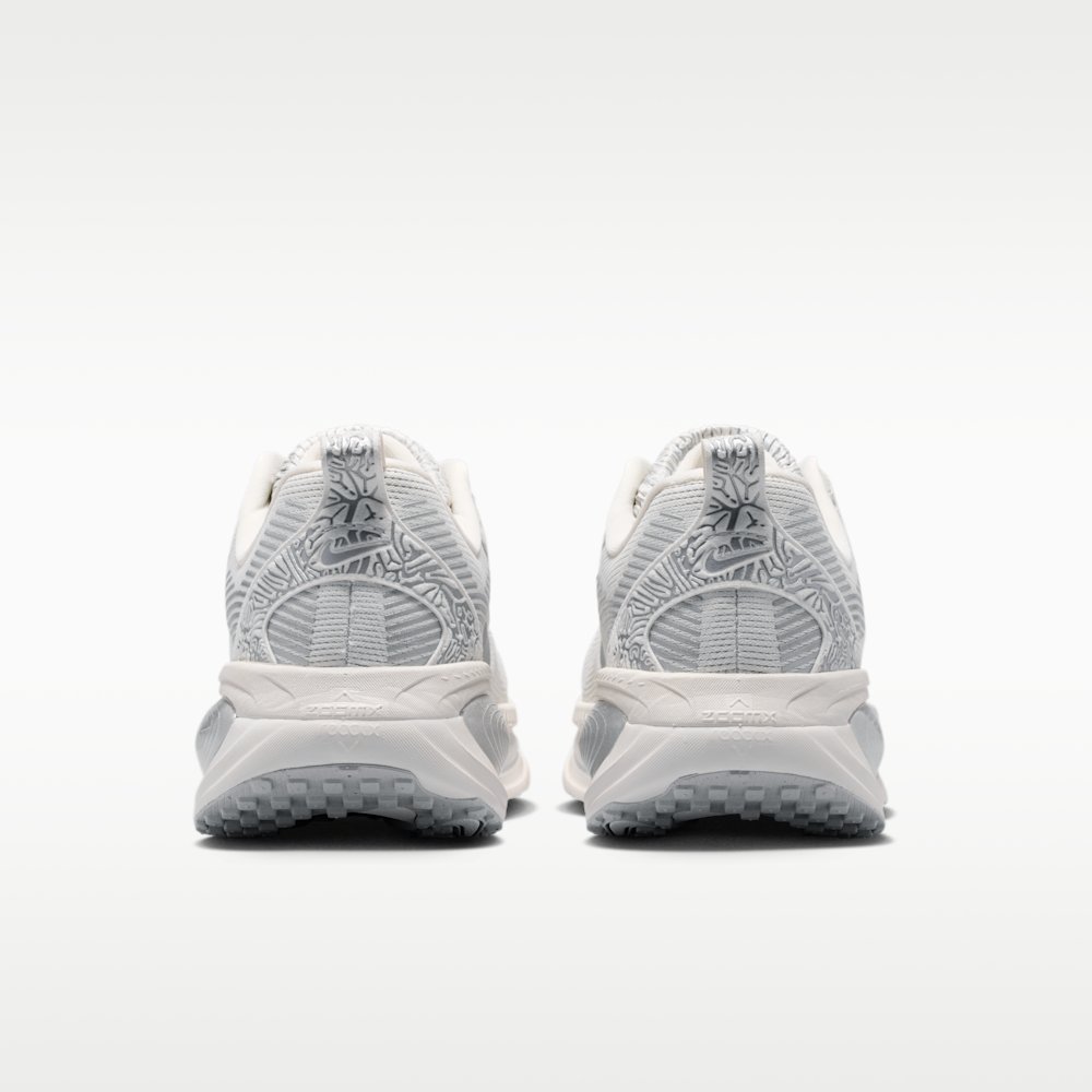 Nike Vomero 18 SE Women's Running Shoes
