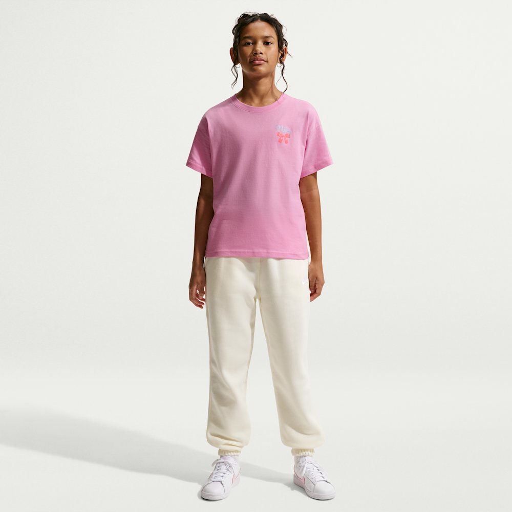 Nike Sportswear Big Kids' (Girls') T-Shirt