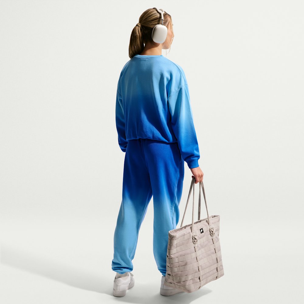 Nike Studio Fleece Lightweight Big Kids' (Girls') Oversized Graphic Crew