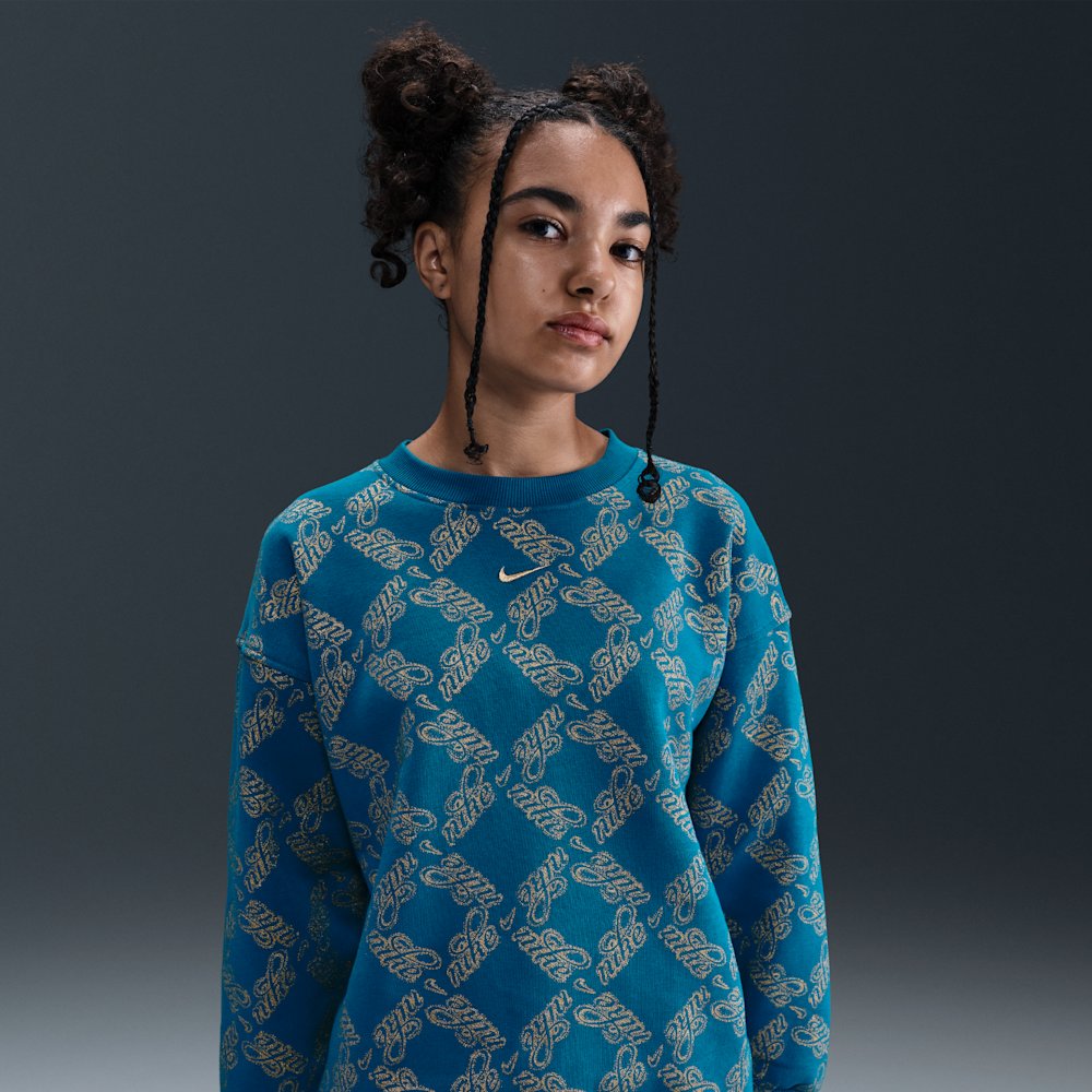 Nike Sportswear Club Fleece Big Kids' (Girls') Oversized Printed Crewneck Sweatshirt